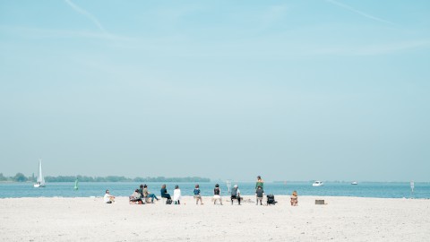 Gouden Haas en StrandLAB toveren het Almeerderstrand om tot buitenlokaal voor ArtEZ