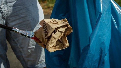 Boete voor vuilniszak naast volle container echt terecht