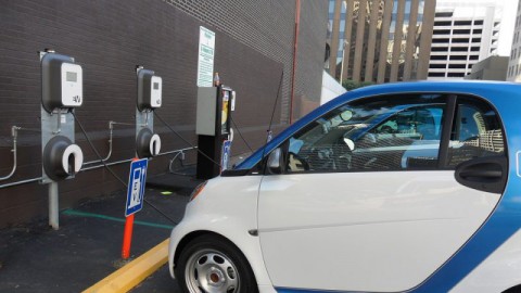 Aantal laadpalen elektrische auto's groeit in Almere