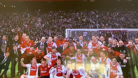 Ons Almere feliciteert AJAX met het officieuze kampioenschap!