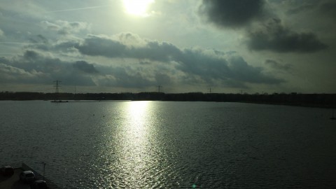 Geregeld zonneschijn en tot de avond droog.