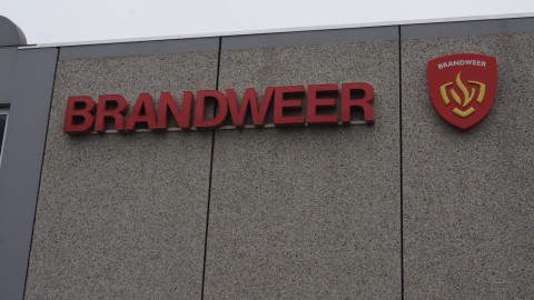 Neusje van de zalm voor brandweer Flevoland