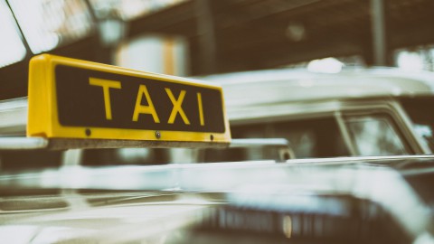 Taxi's ontevreden over nieuwe standplaats bij station: 