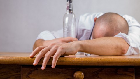 Alcoholenkelband landelijk ingevoerd 