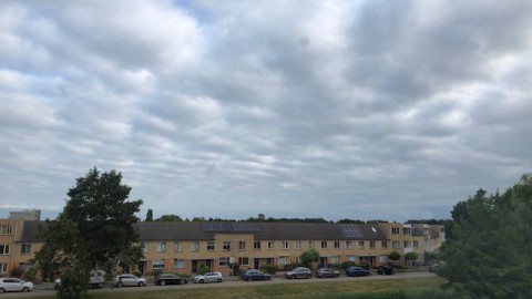 Wolkenvelden, wat zon en later kans op een bui.