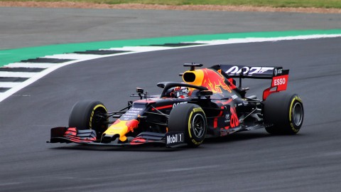 Red Bull showt nieuwe wagen Verstappen