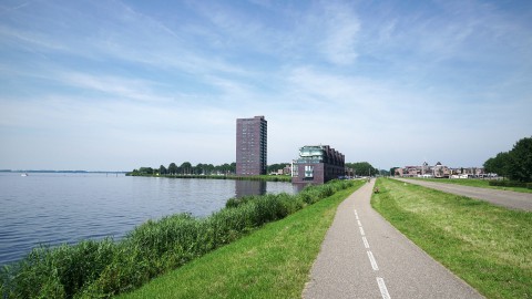 Bewonersvereniging Dijkmeent - Terpmeent verontwaardigd over lobby openstelling Gooimeerdijk